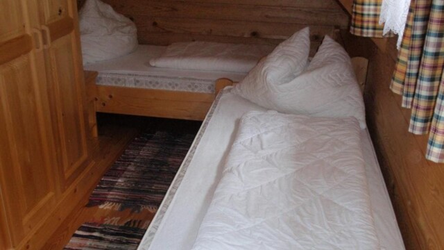 Almhaus Bettina - Kinderzimmer mit 2 einzeln Zierben-Betten