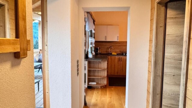 Almhaus Christine - Gang mit Holzboden