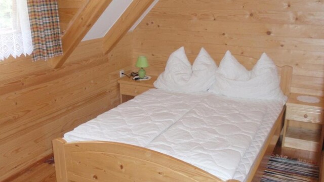 Almhaus Bettina Schlafzimme mit Zierbenbett