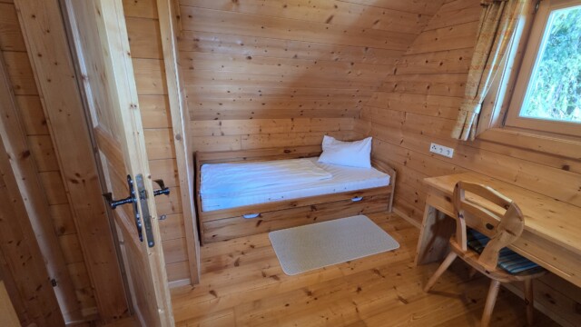 Schlafzimmer mit Einzelbetten in der Jakobhütte
