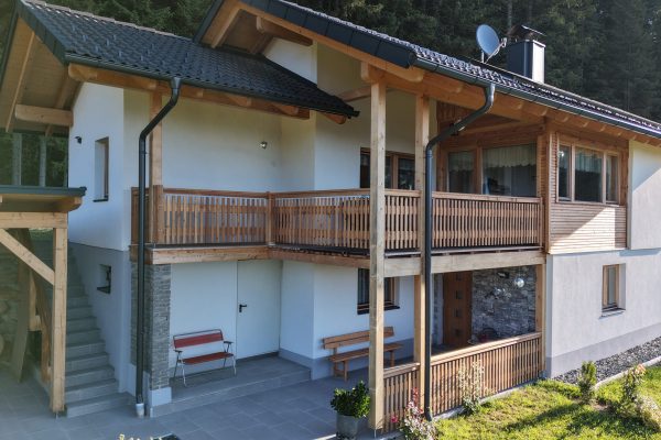 Almhaus-Christine-vorne-seite